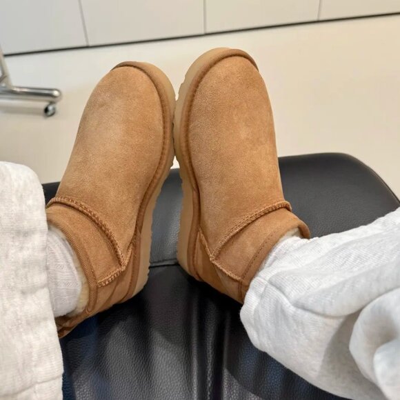 UGG Classic Ultra Mini Boots - Picture 6 of 6